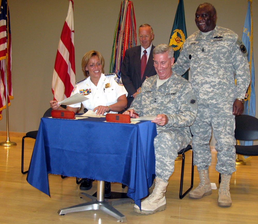 D.C. Police Chief, Army Reserve Sign Recruiting Partnership