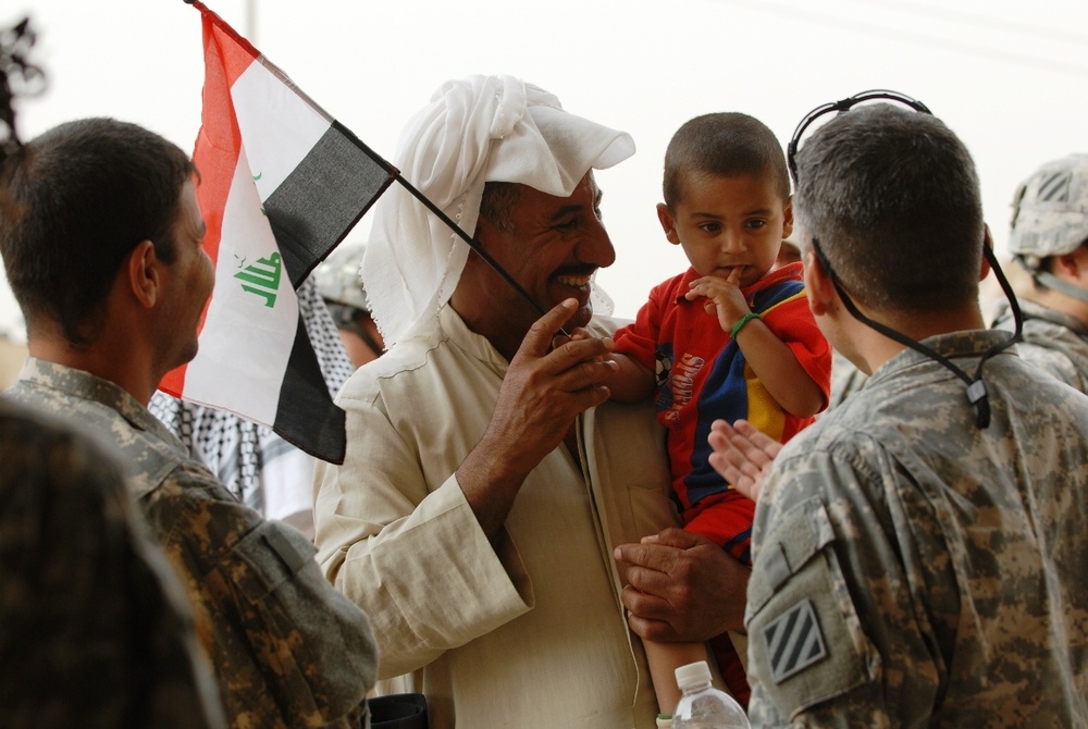 Army Surgeon Provides Medical Care to Iraqi Family