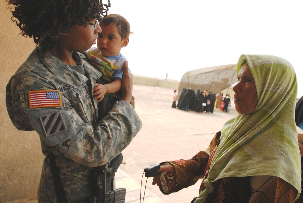 Army Medic Provides Care to Iraqi Civilians