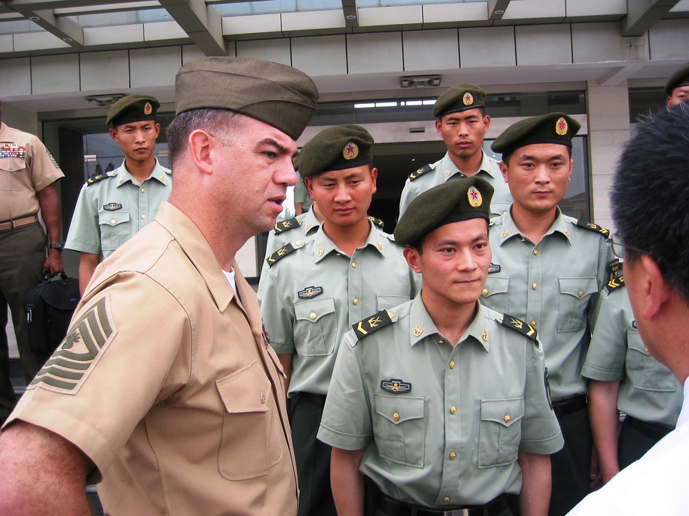U.S. Marine Master Gunnery Sergeant Meets with Chinese Noncommissioned Officers in Nanjing