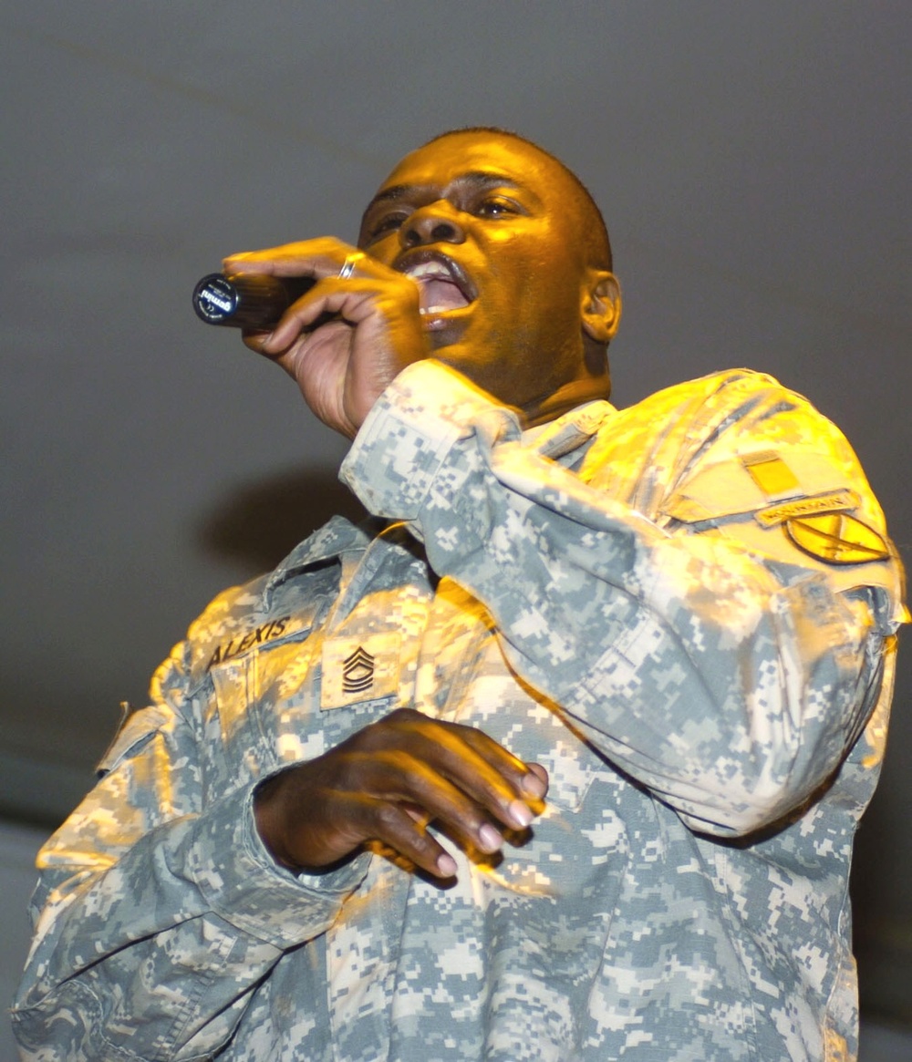 Army Master Sgt. Performs Song About Soldiers Leaving for Iraq