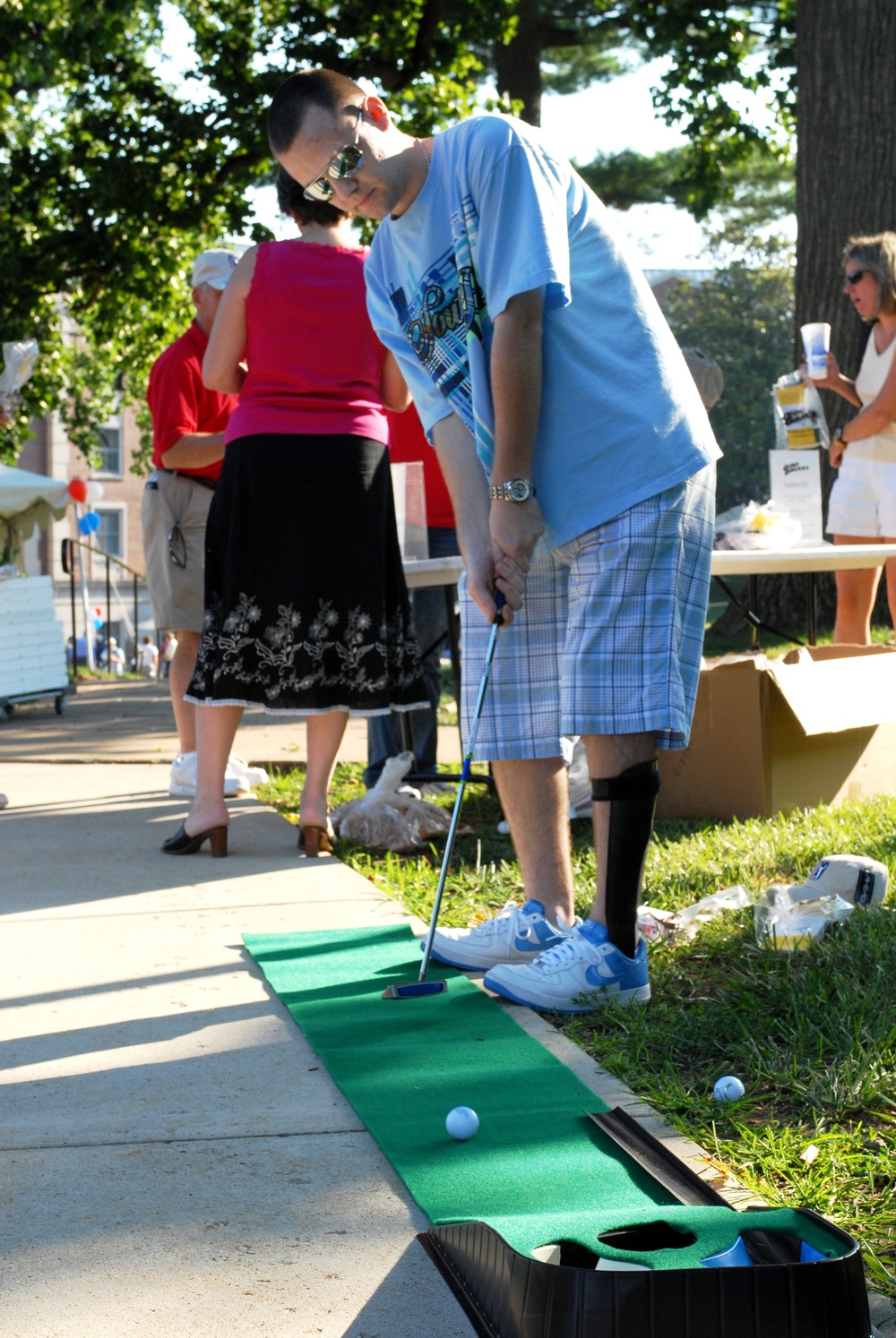 Wounded Warrior Golfs at PGA Tour Barbecue