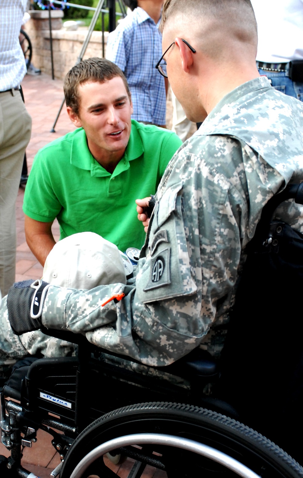 Pro Golfer Hosts Barbecue for Wounded Warrior at Walter Reed