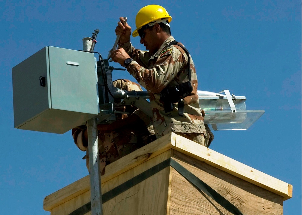 Iraqi Army Installs Solar-Powered Street Lights in Baghdad Neighborhoods