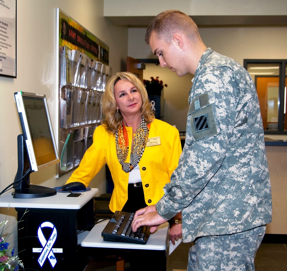 Army Education Officer Helps Wounded Soldier Enroll in College Courses