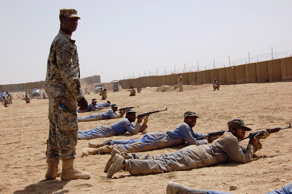 Coalition Mentors Train Afghan Police Recruits in Kandahar