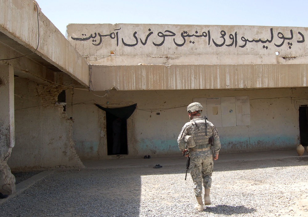 U.S. Sergeant Mentors Afghan Police in Kandahar