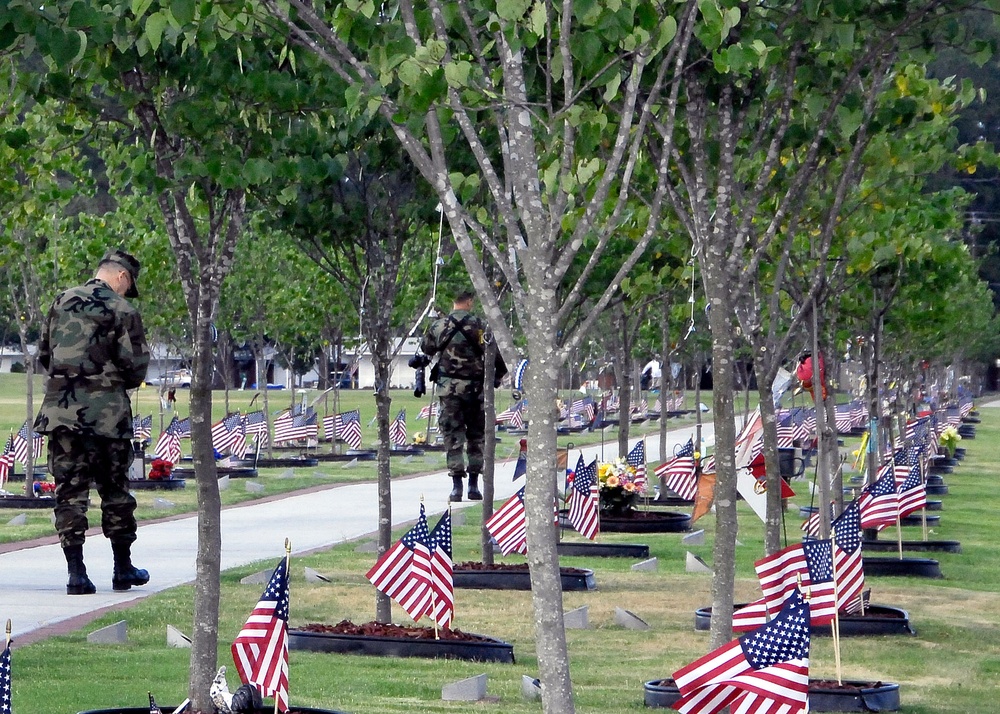 Mullen Visits Fort Stewart, Honors Fallen Soldiers