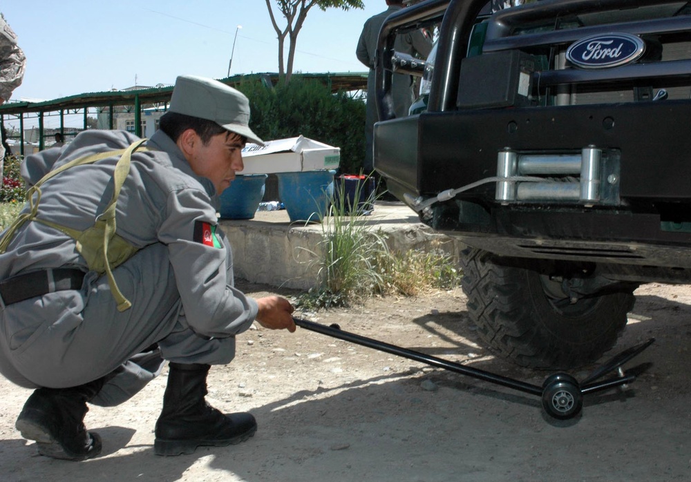 Afghan Police Conduct Vehicle Inspections During Training