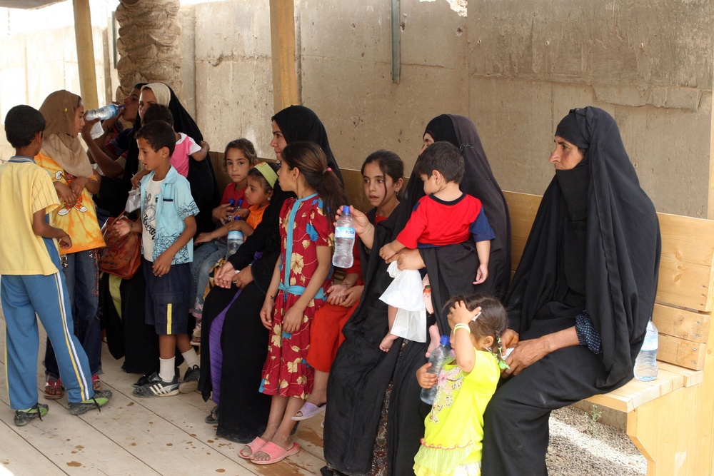 Iraqi Families Receive Aid at Radwaniyah Palace Complex