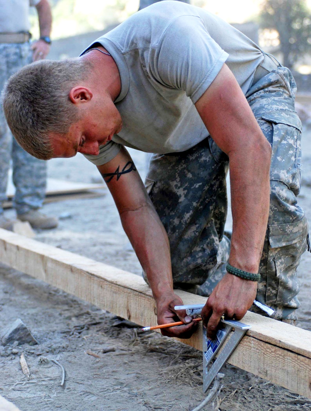 U.S. Soldier Helps Build Afghan Border Police Checkpoint
