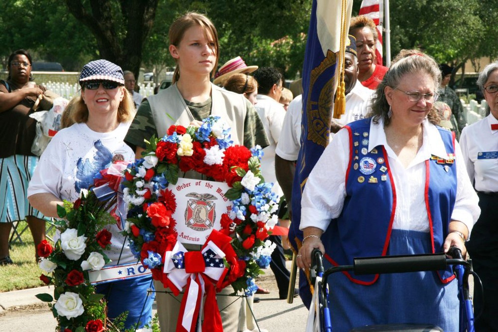 Honoring the Fallen: Veteran and Military Groups Hold Wreath-Laying Ceremony at Fort Sam Houston National Cemetery