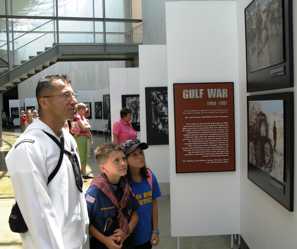 Navy Veteran Brings Children to Military Photo Exhibit