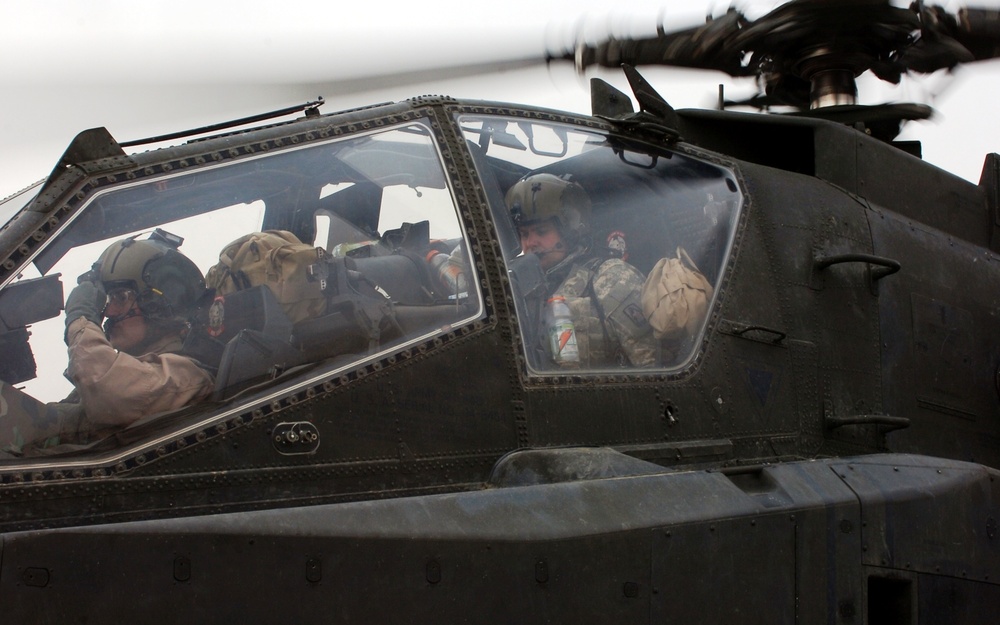 Army Leaders Prepare Apache Helicopter for Mission in Baghdad