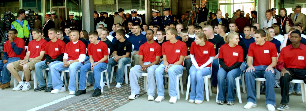 Hoosier Recruits Take Oath of Enlistment at Indianapolis Motor Speedway