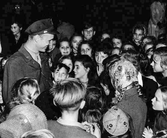 Candy Drops Over Berlin: How Two Sticks of Gum Inspired the 'Candy Bomber'
