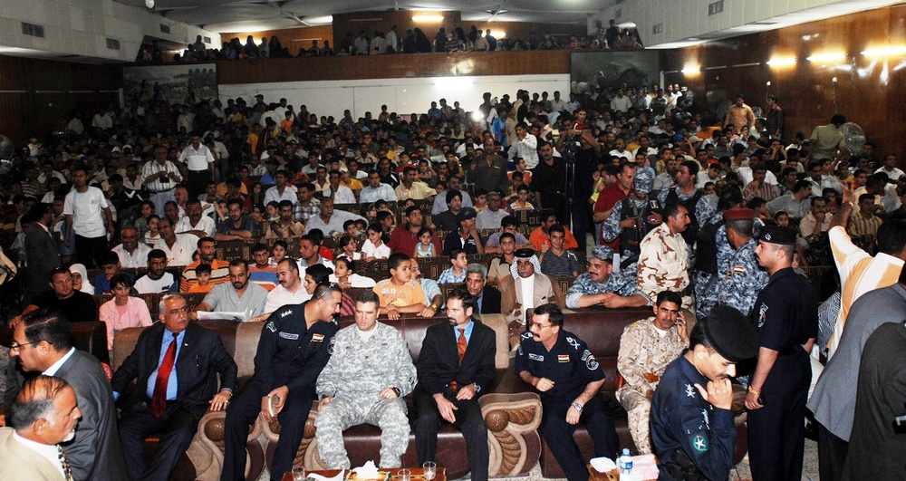 Iraqis Pack Municipality Hall for First Comedy Play Since 2003