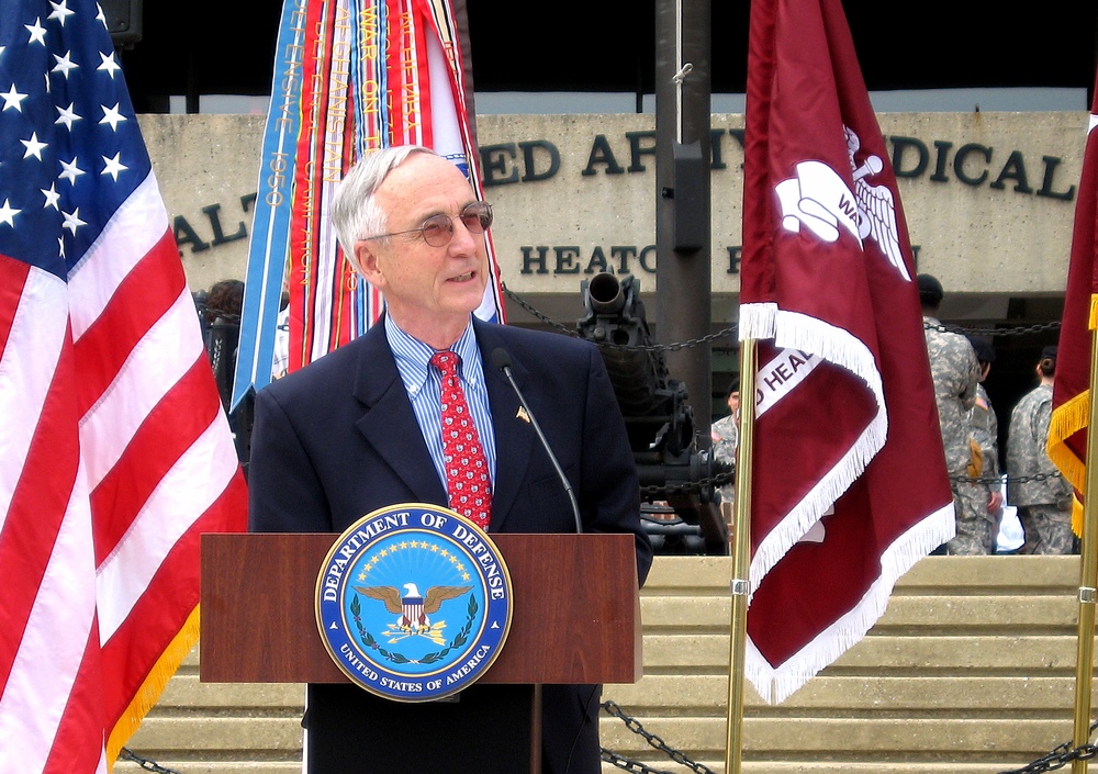 Deputy Defense Secretary Honors Walter Reed Medical Center Staff