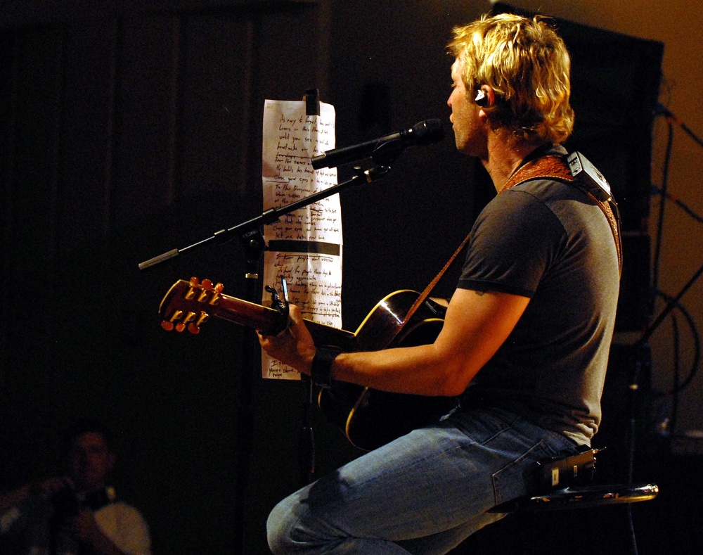 Country Music Star Craig Morgan Performs for Troops at USO Event