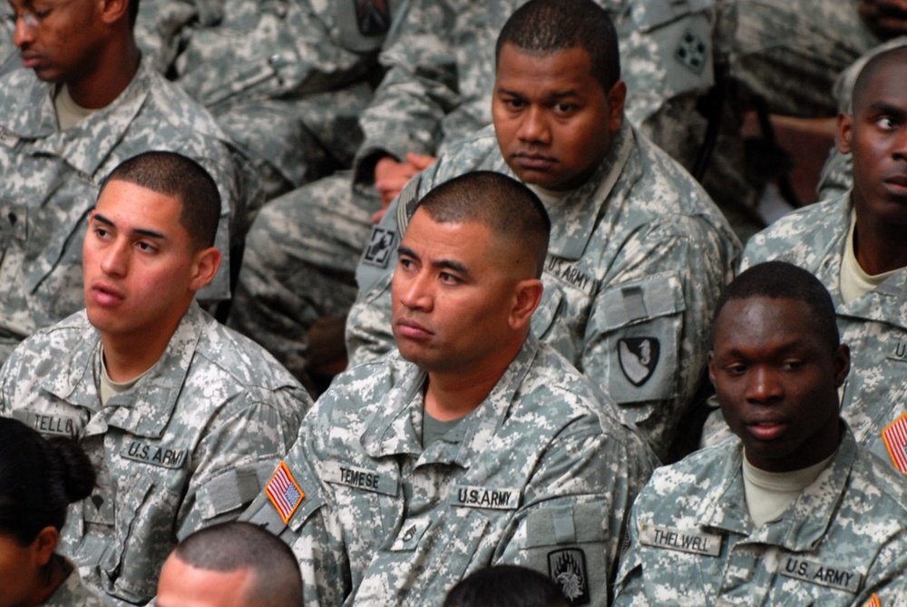 Soldier from Samoa Becomes U.S. Citizen in Iraq Ceremony