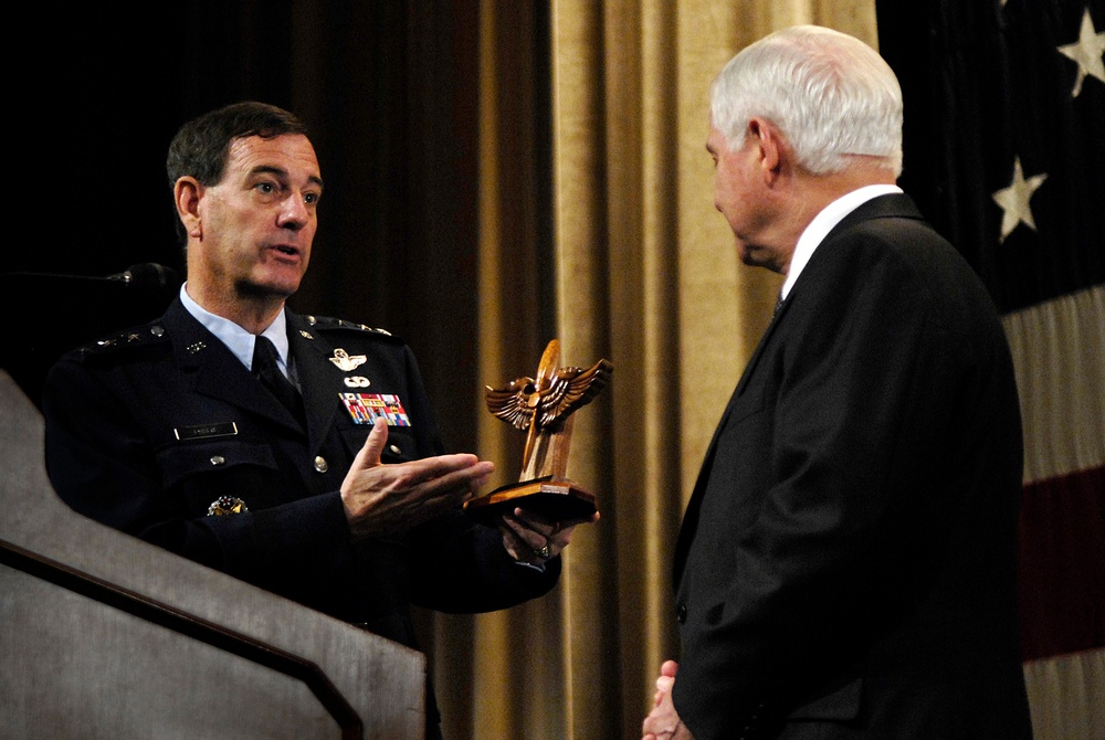 Air War College Commander Presents Memento to Defense Secretary Gates