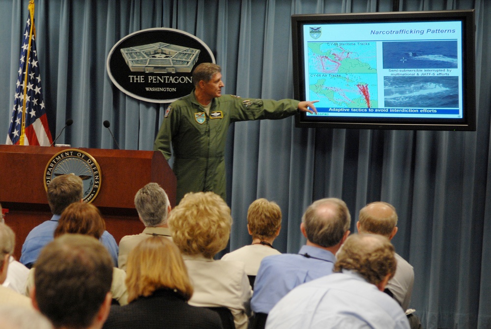 Air Force General Briefs Civilian Leaders at Pentagon Tour