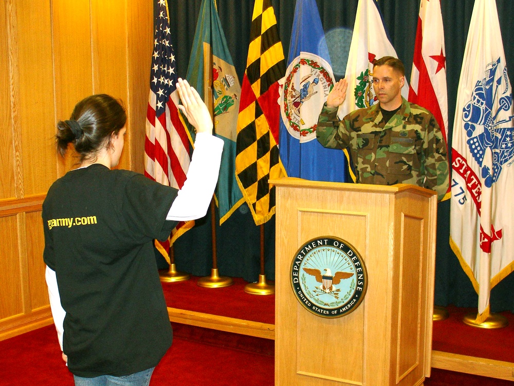 Air Force Major Conducts Enlistment Ceremony for Army Recruit Using Biometric Signatures