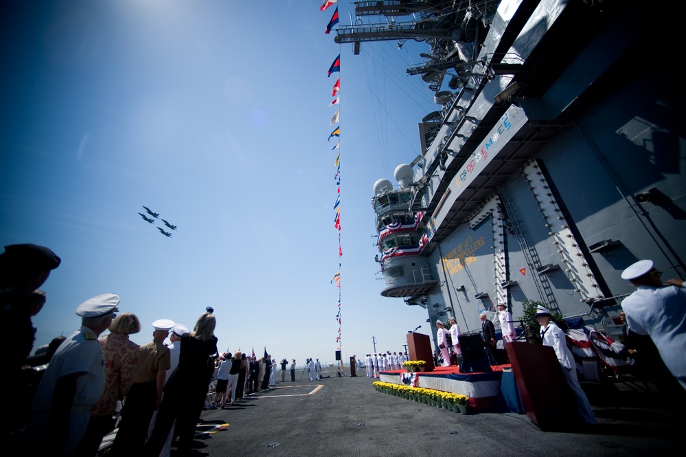 Farewell Flyover for Retiring CENTCOM Commander