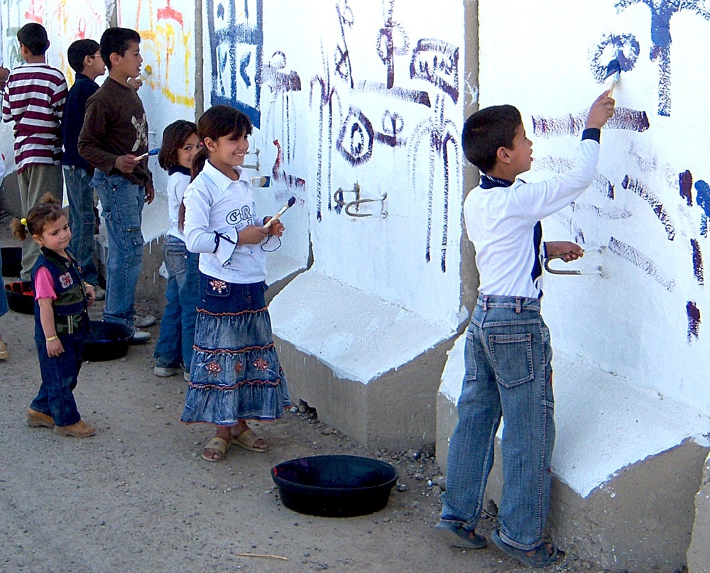 Iraqi Children Brighten Baghdad Neighborhood with Vibrant Wall Paintings