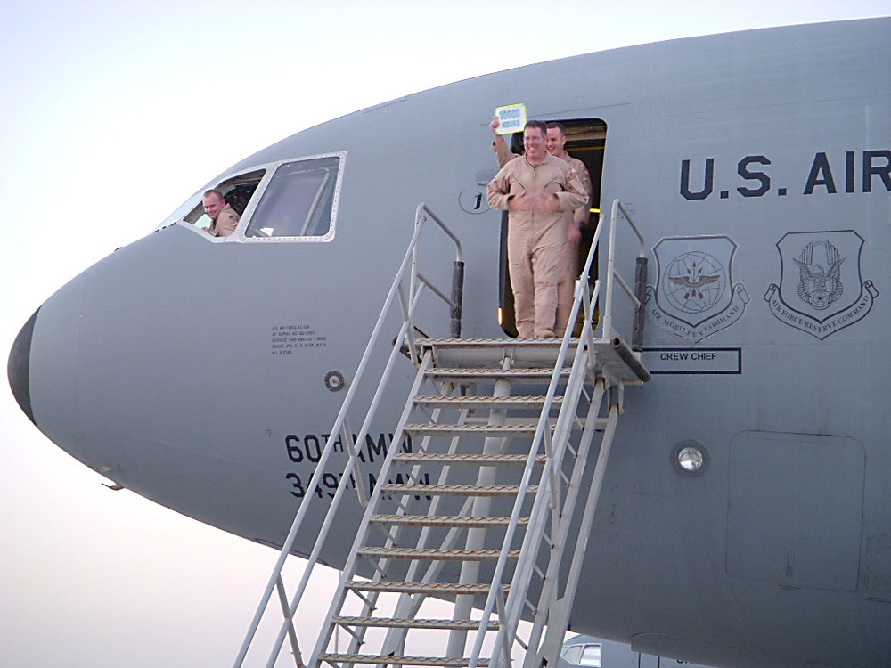 Air Force Senior Master Sgt. Reaches 10,000 Flight Hours Milestone