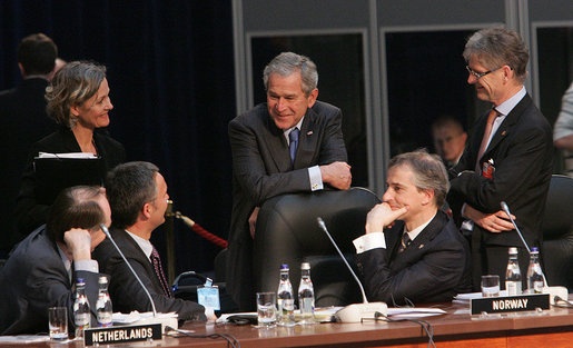 Bush Shares Lighthearted Moment with Norwegian Leaders at NATO Summit