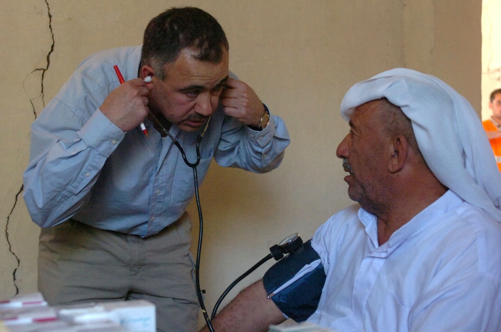 Iraqi Doctor Provides Medical Care During Combined Engagement in Busayefi