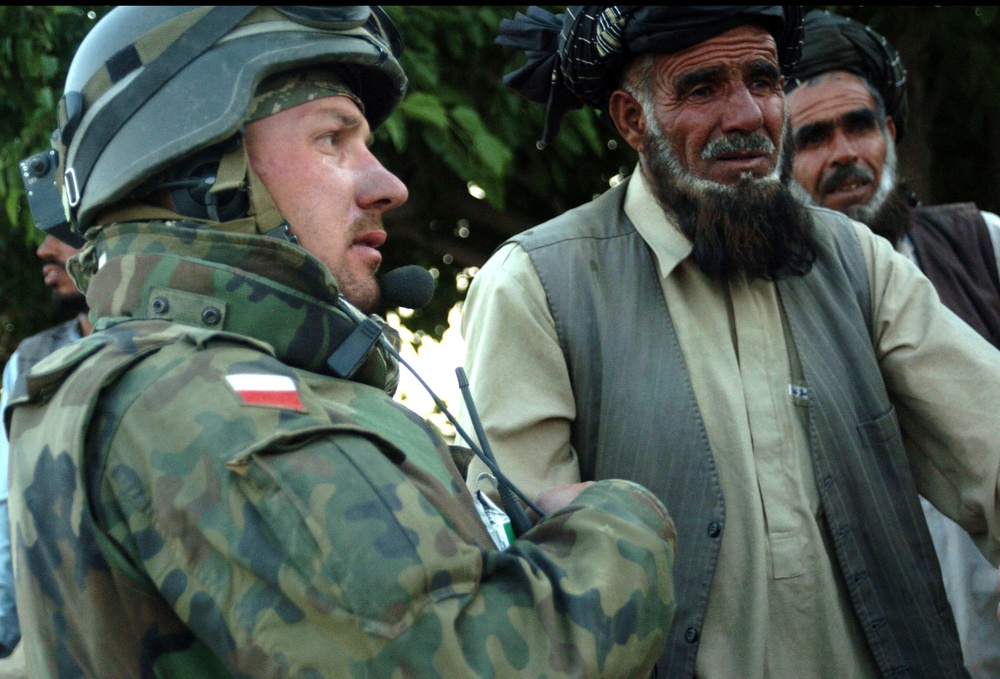 Polish Commander Meets with Afghan Village Elders in Ghazni