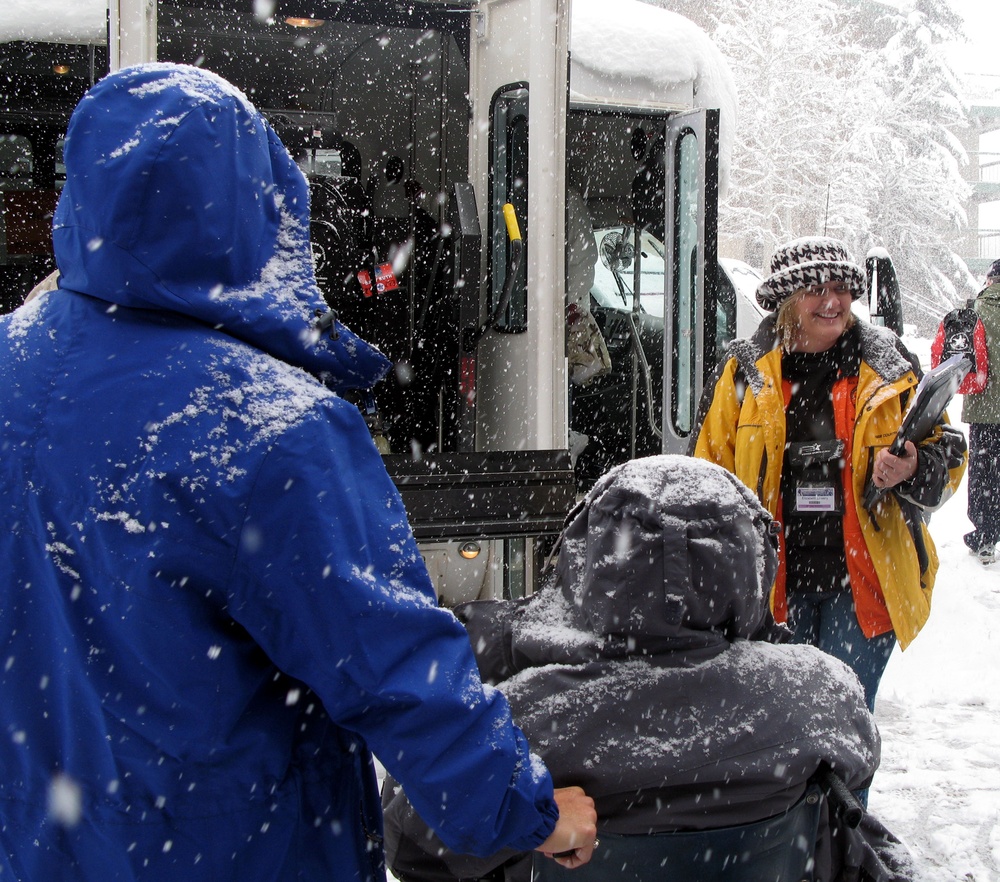 Volunteer Helps Disabled Veterans Board Bus for Winter Sports Clinic