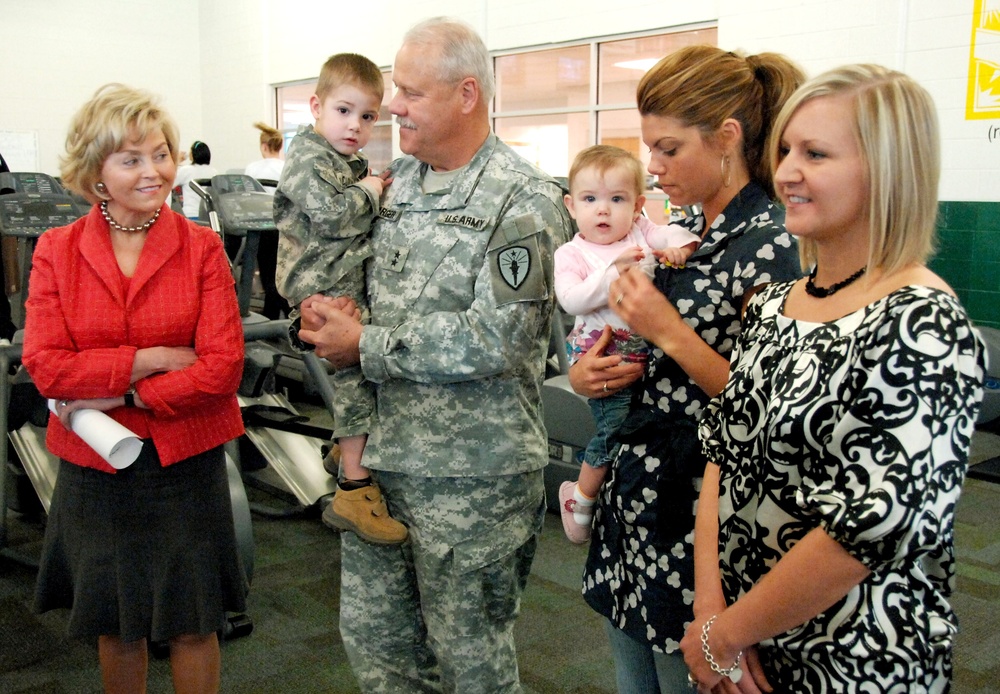Indiana Lt. Gov. and National Guard General Meet with Children of Deployed Soldier