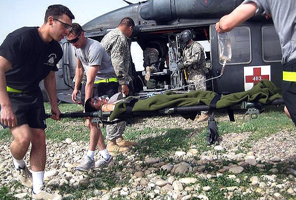 U.S. Soldiers Evacuate Injured Iraqi Teen After IED Blast