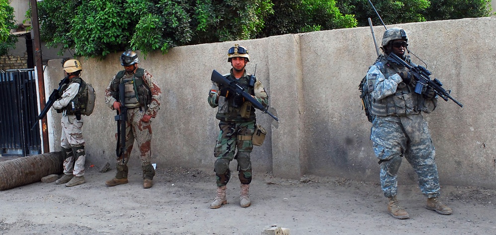 Army Staff Sgt. Leads Patrol with Iraqi Forces in Adhamiyah