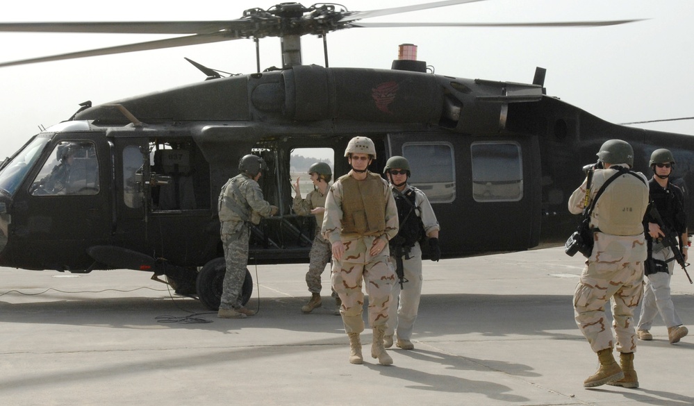 Top U.S. Military Leader Visits Iraq Air Base