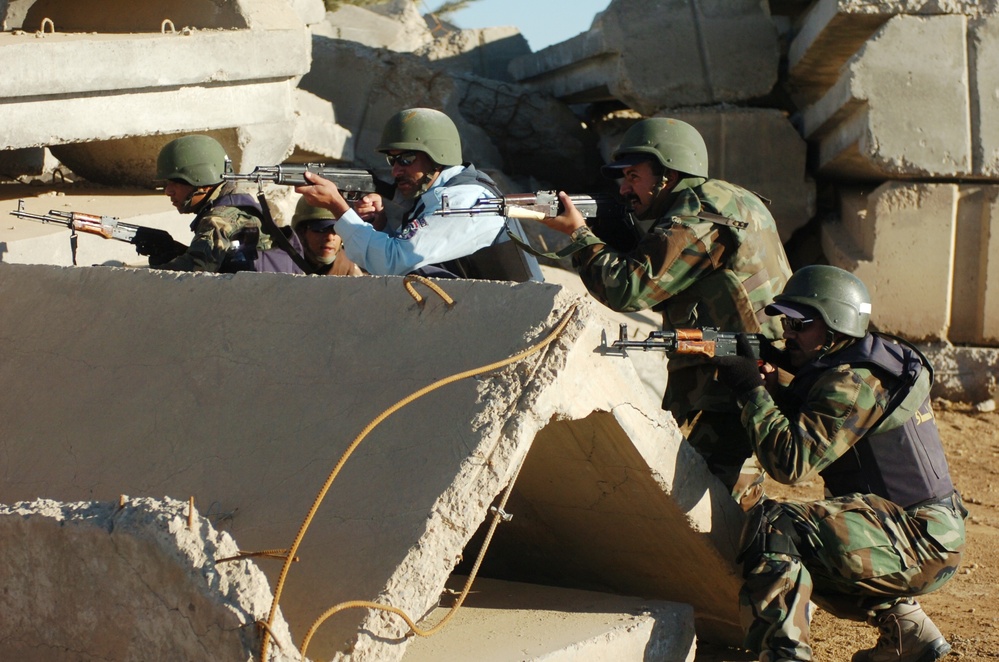 Iraqi Soldiers Train at Forward Operating Base Kalsu