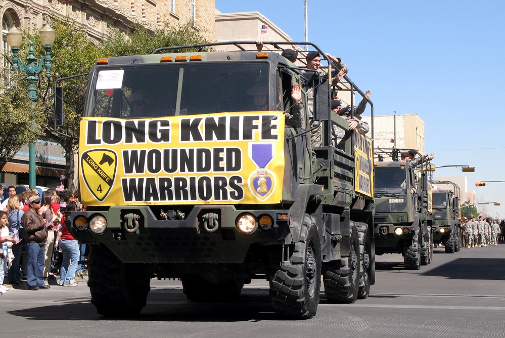 Wounded Soldiers Welcomed Home in Parade
