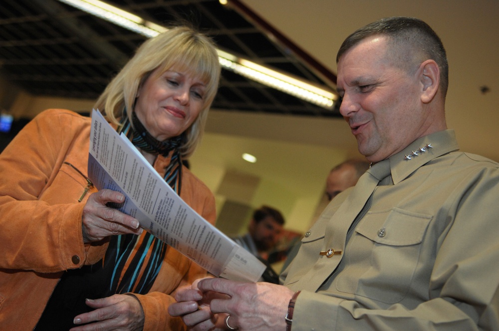 Gen. Cartwright Meets with America Supports You Group at Capitals Game