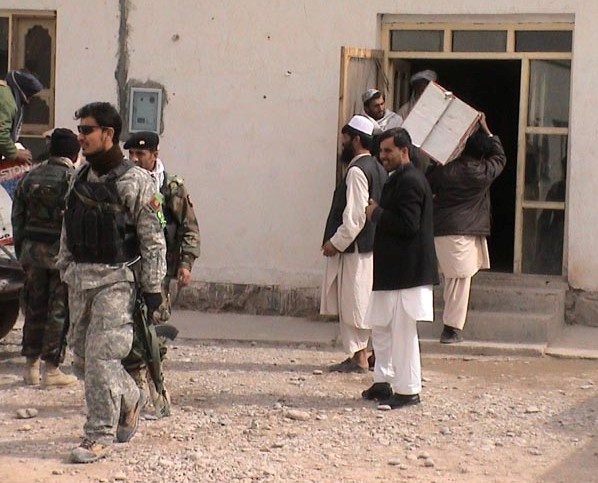 Afghan, Coalition Forces Deliver Water Heaters to Tarin Kowt Hospital