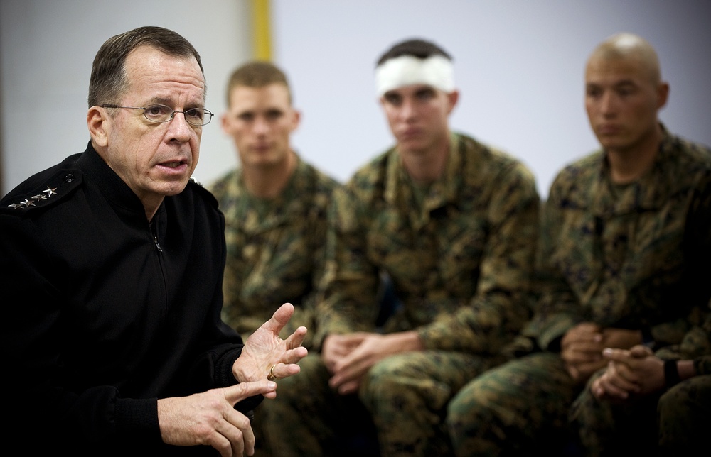 Mullen Visits Marines at Camp Pendleton