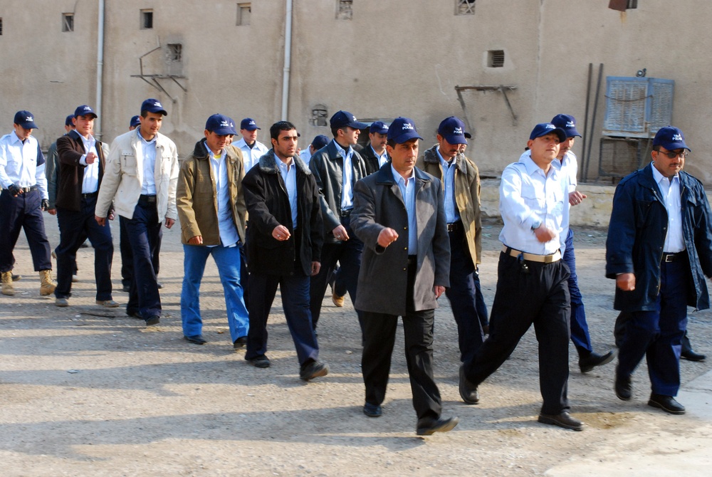 Iraqi Police Undergo Training in Western Baghdad