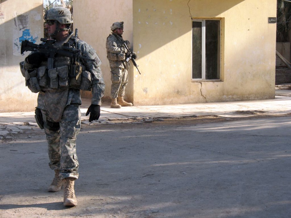 U.S. Soldiers Provide Security at Iraqi Hospital