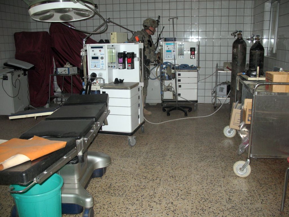 Army Captain Inspects Iraqi Hospital During Tour