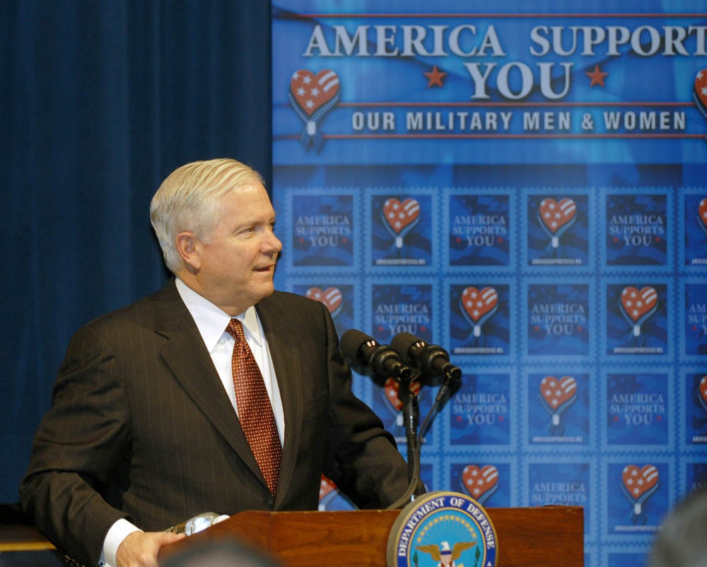 Defense Secretary Gates Meets with Troop Support Groups at Pentagon