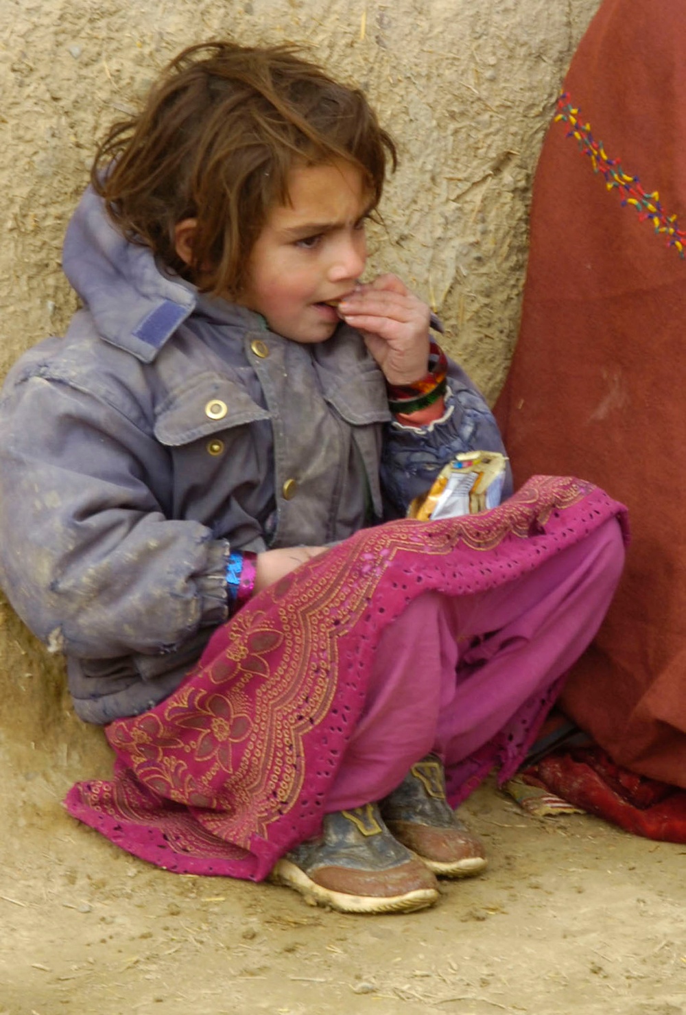 U.S. Soldier Shares Cookies with Afghan Girl at Clinic