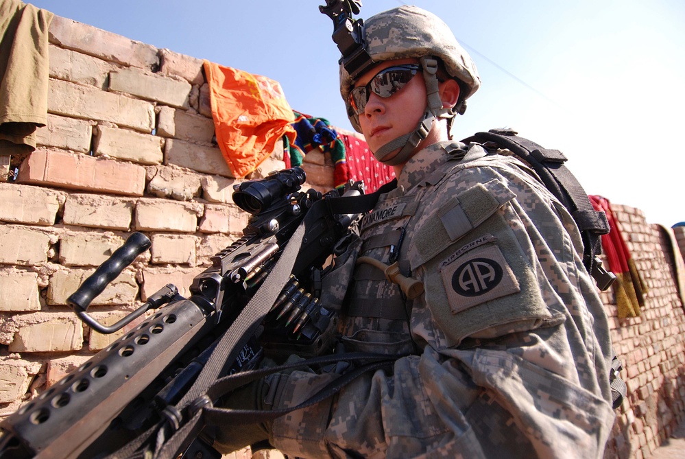 Pekin, Ill. Soldier Patrols Baghdad Neighborhood