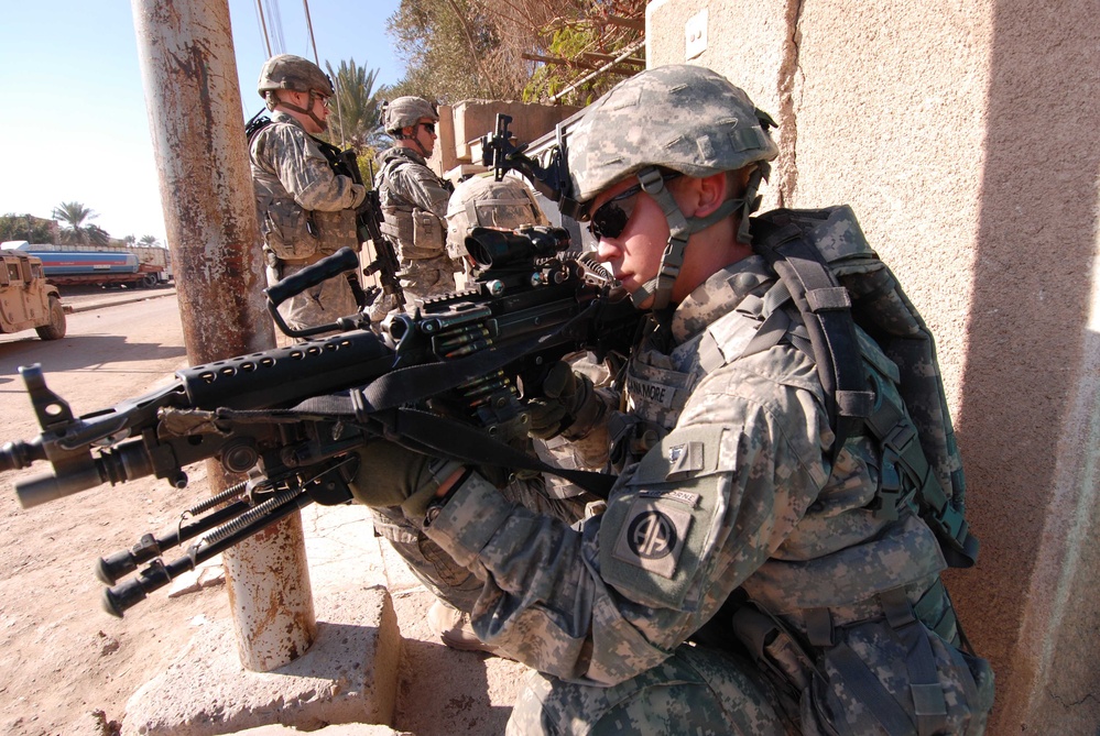 Pekin, Ill. Soldier Pulls Security During Baghdad Patrol